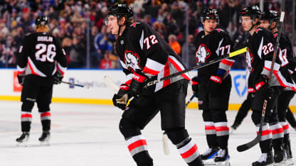 随着全球足 随着全球足